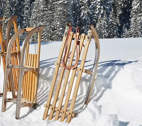 Rodelschlitten im Schnee